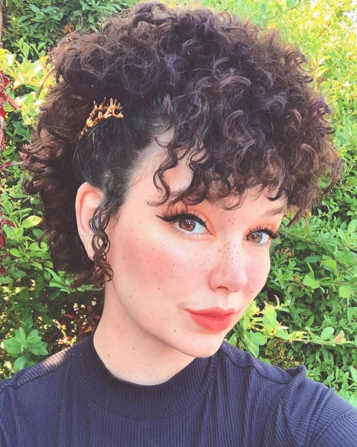 Acessórios Essenciais para Cabelos Cacheados Curtos: Dicas e Onde Comprar