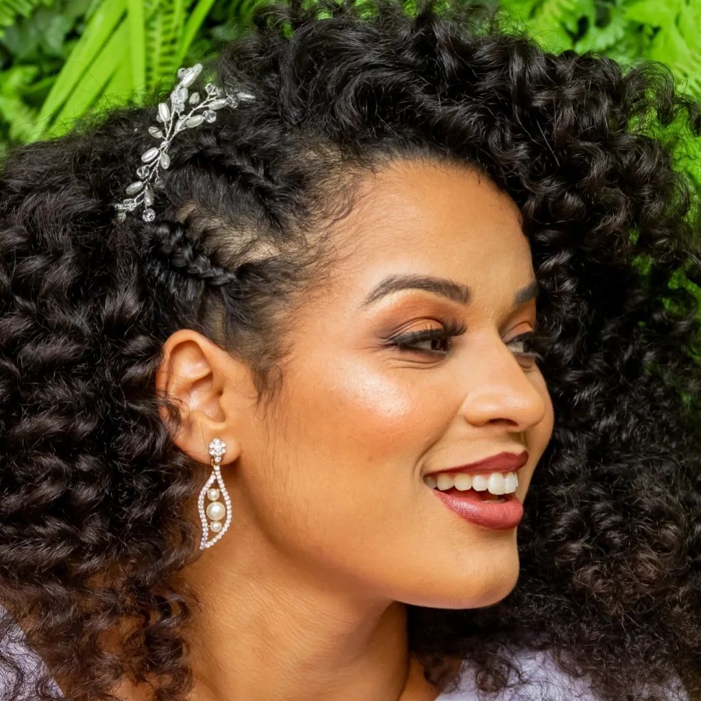 Acessórios Essenciais para Cabelos Cacheados Curtos: Dicas e Onde Comprar