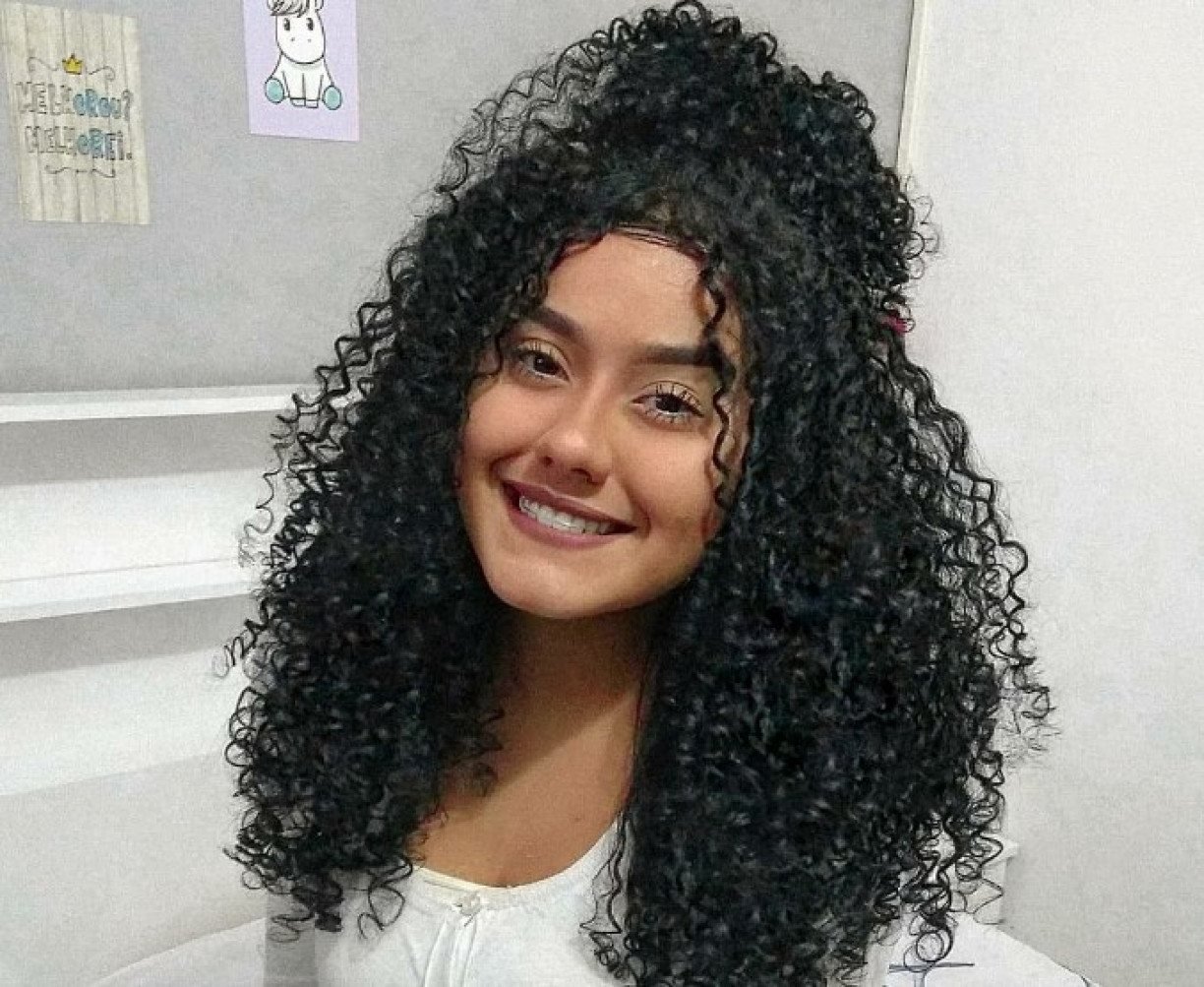 Penteados Rápidos para Cabelos Cacheados Curtos: Do Dia a Dia à Festa