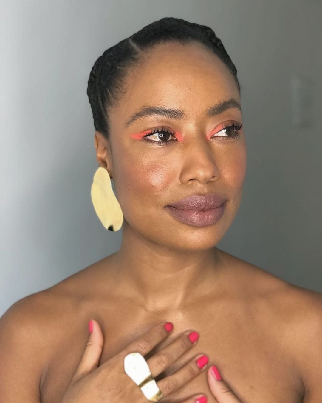 Guia Completo: Como Usar o Pente Garfo para Volume Perfeito em Cabelos Crespos Curtos