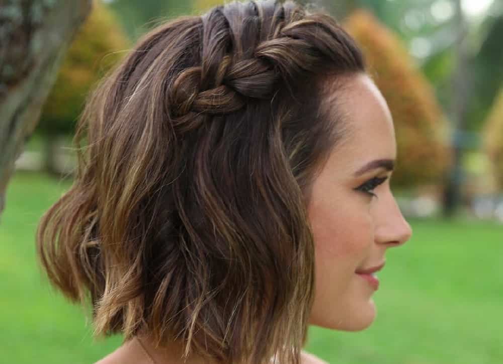 5 Penteados Rápidos e Estilosos para Cabelo Curto
Como Fazer o Penteado Durar o Dia Todo em Cabelos Curtos
Os Melhores Acessórios para Turbinar seu Penteado de Cabelo Curto
Trança Embutida Lateral: O Guia Completo para Cabelos Curtos
Do Clássico ao Moderno: Variações de Coques para Cabelo Curto