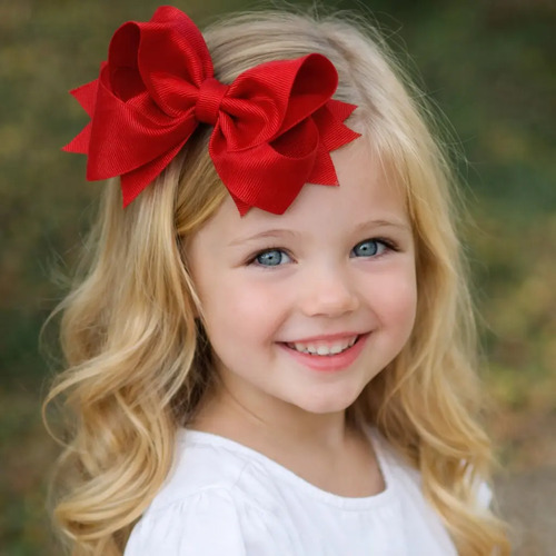 penteado coque laço vermelho infantil