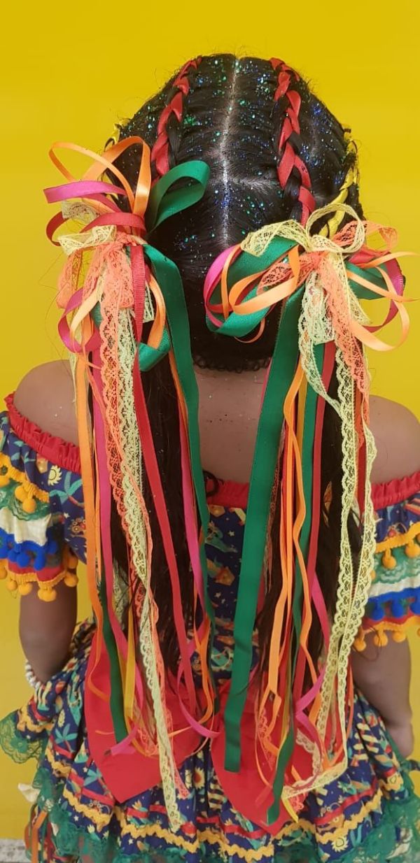 penteado trança laço vermelho infantil