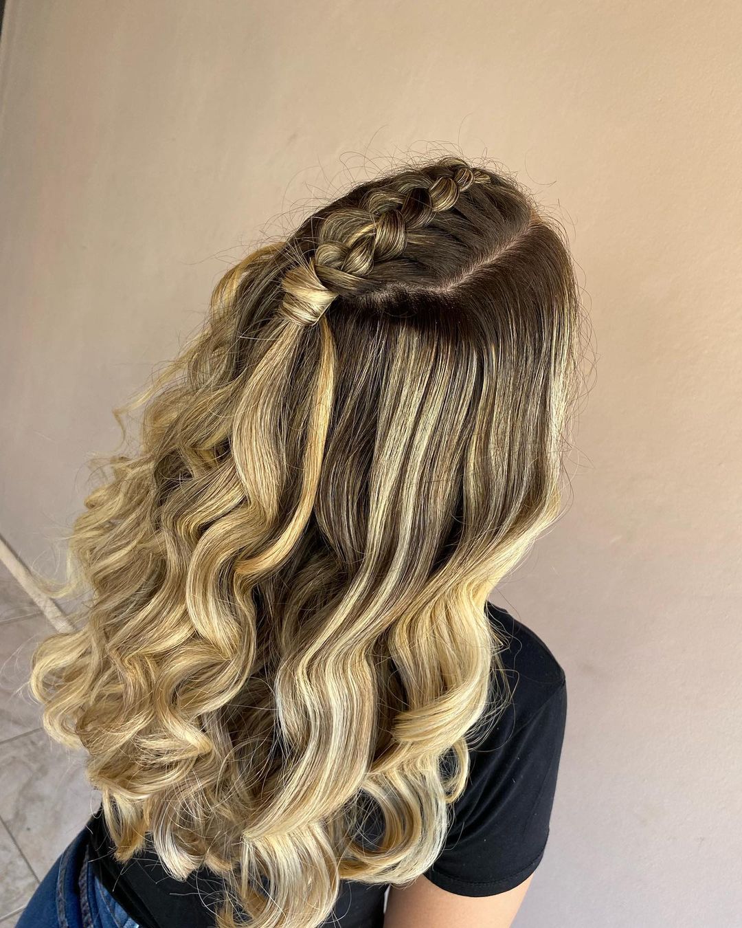 penteado com trança e topete cabelo solto