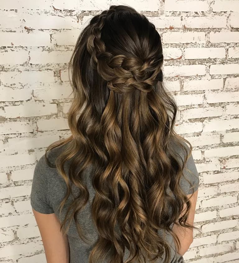 penteado com trança e topete cabelo solto