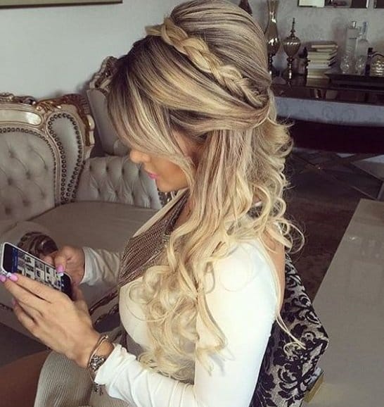 Acessórios Essenciais para Penteados com Trança e Topete