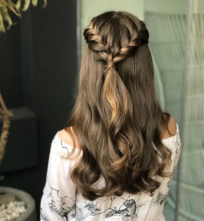penteado com trança e topete cabelo solto