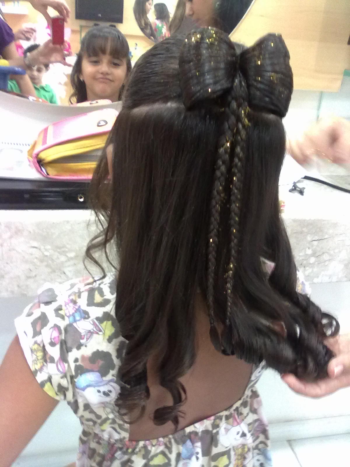 penteado com laço e trança infantil