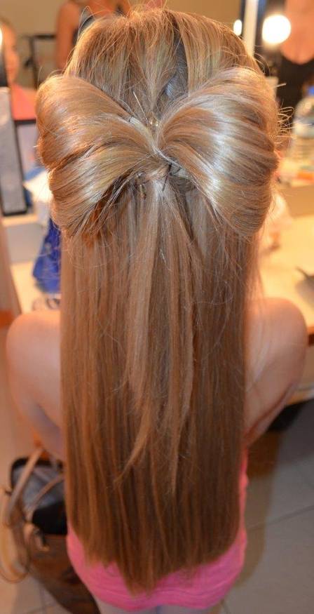 penteado com laço para festa infantil