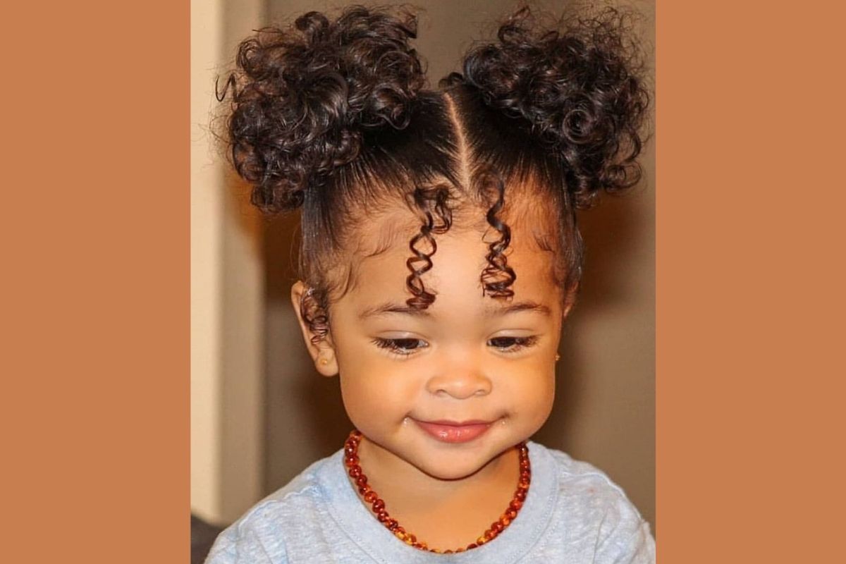 Rotina de Cuidados Essenciais para Cachos de Crianças