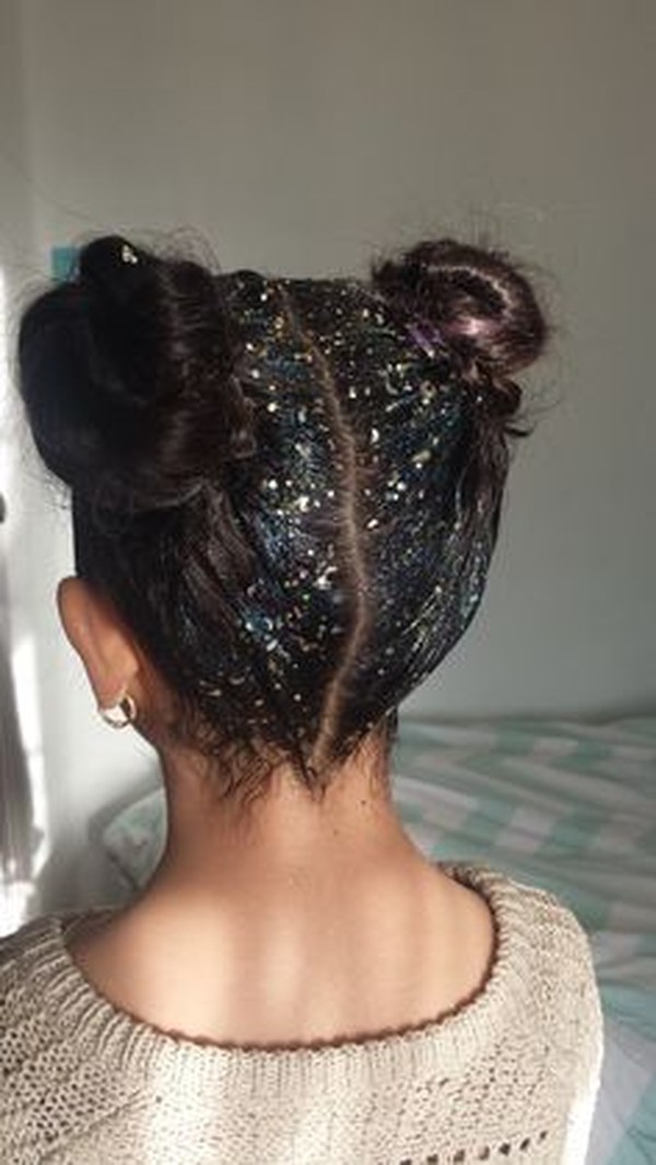 Penteado com 2 Coques Coloridos e Criativos