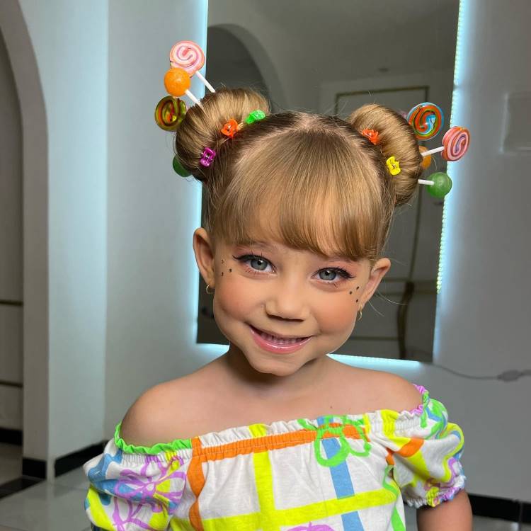 Penteado Rápido com Dois Coques e Duas Tranças