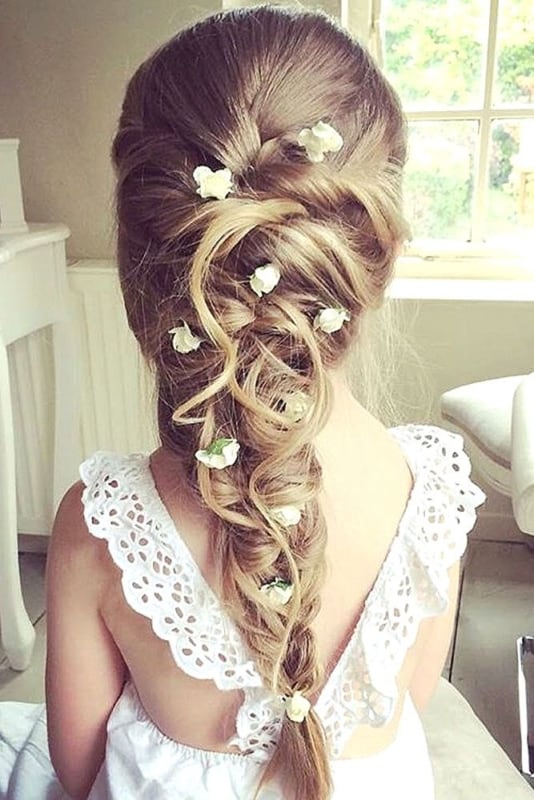 penteado infantil com trança e flores