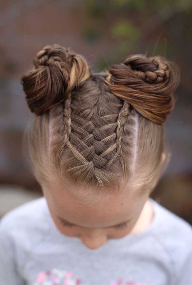 penteado infantil com trança lateral