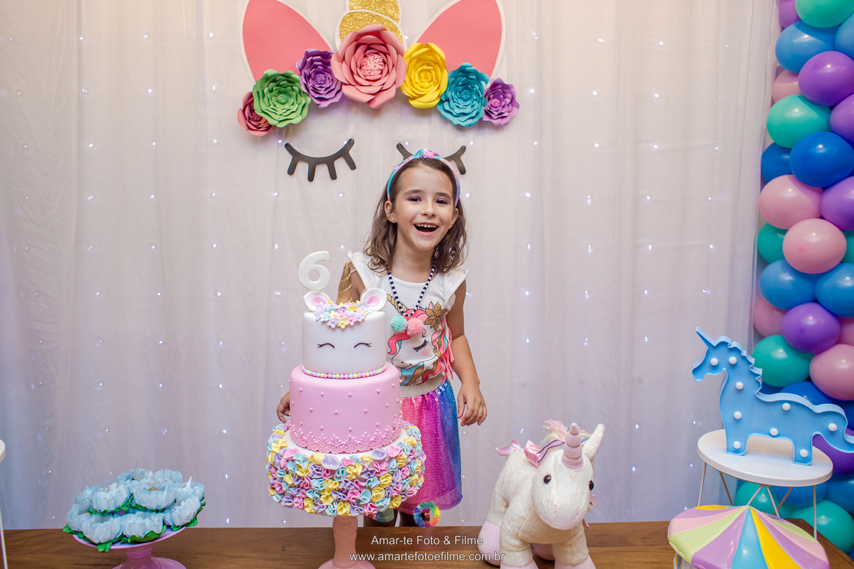 penteado unicórnio com coque