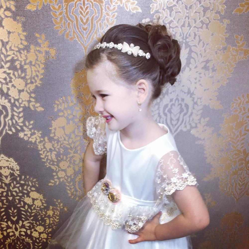 penteado infantil com tiara e rabo de cavalo