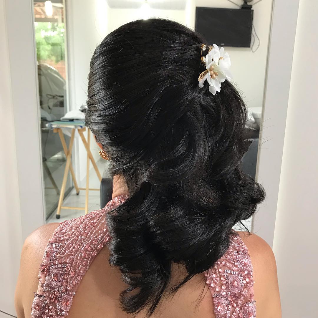 Acessórios de cabelo para mãe da noiva: Elegância e sofisticação