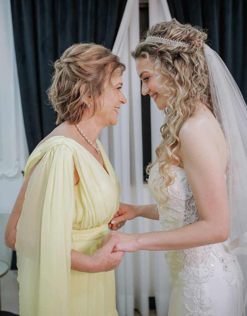 Acessórios de cabelo para mãe da noiva: Elegância e sofisticação