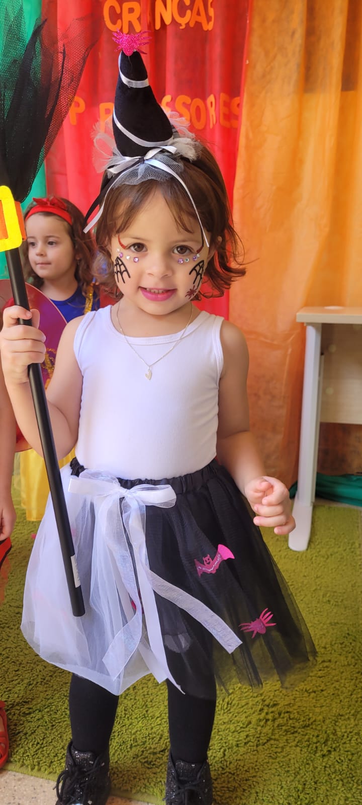 penteado maluco infantil com hastes de chenille