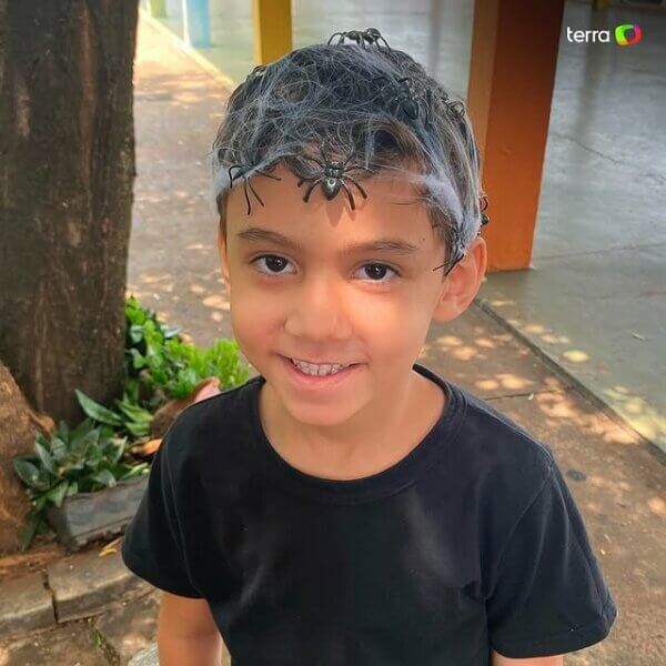 penteado maluco infantil com agulha de penteado