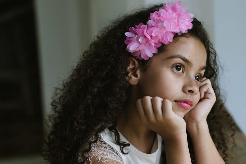 penteado unicórnio infantil com tiara