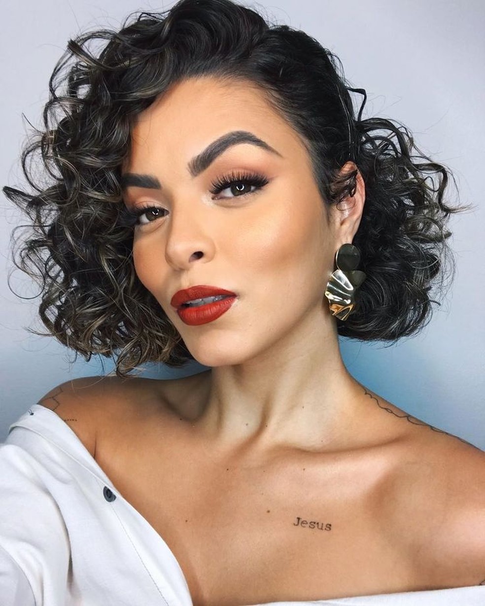 Sleek Look e Finger Waves: Penteados clássicos atualizados para eventos
