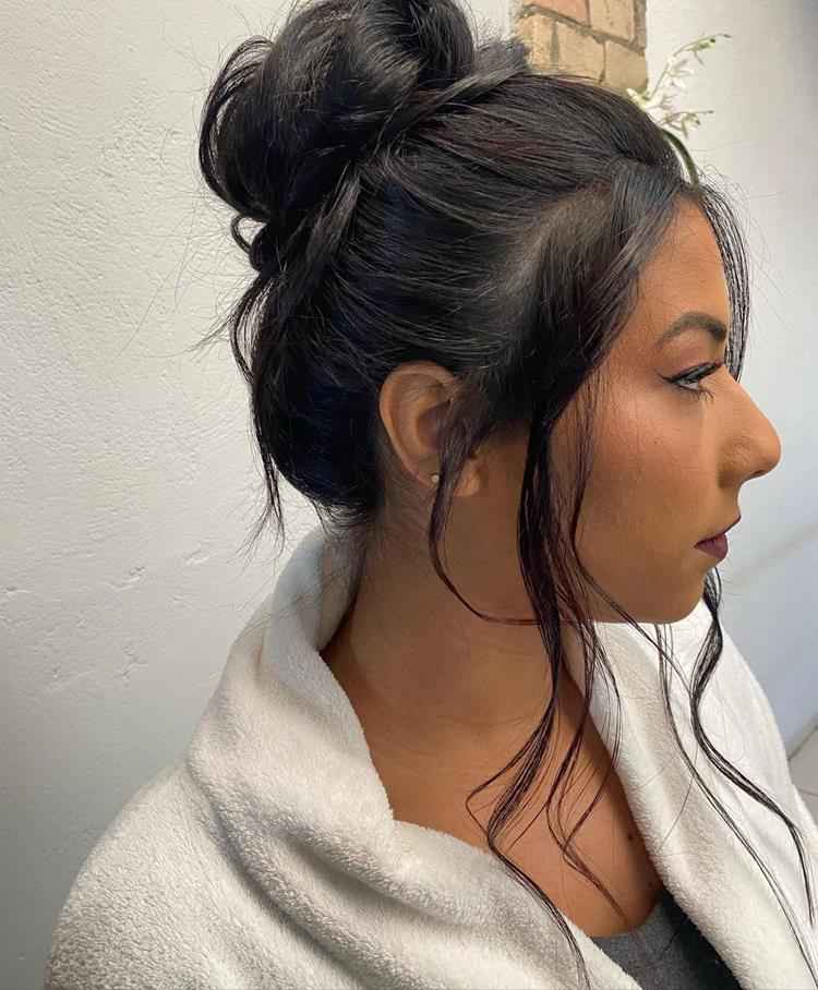 Cores que Realçam: Roupas para Combinar com seu Penteado de Cabelo Preto