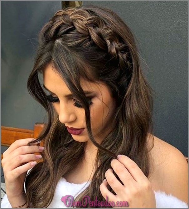 Penteados para Cabelo Preto Liso: Do Glass Hair ao Coque Minimalista