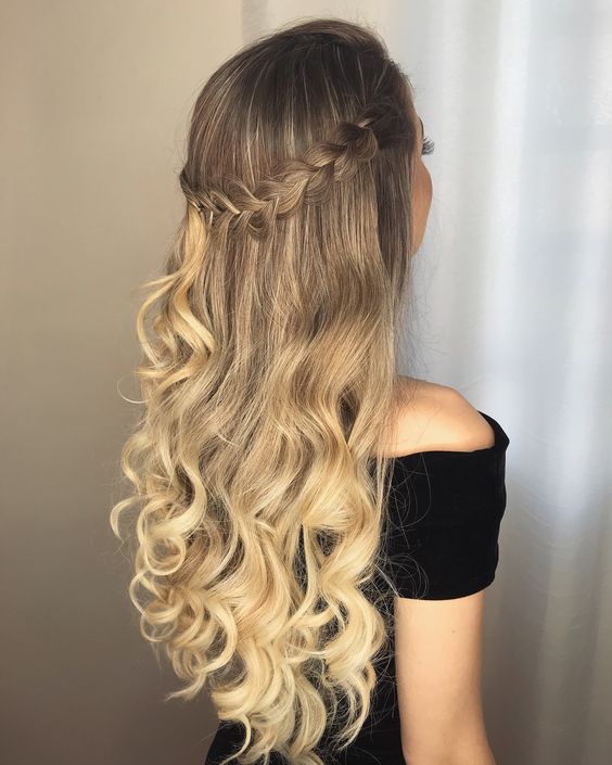 penteados cabelo solto com cachos nas pontas