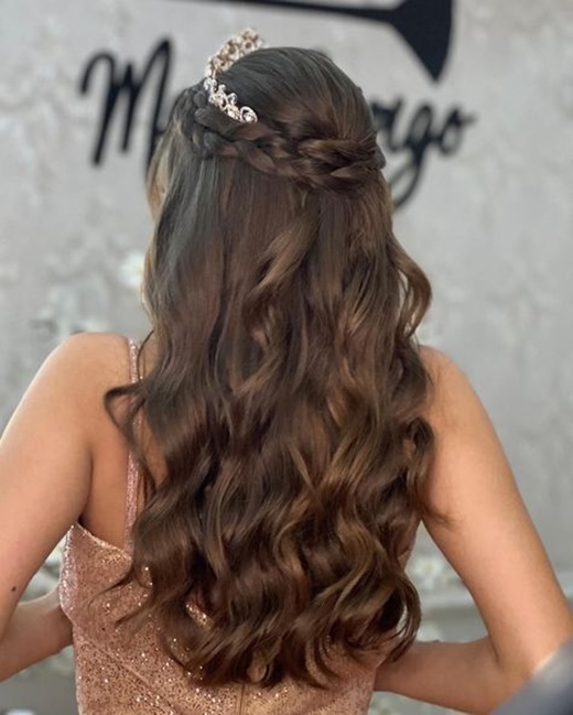 penteados com coroa e cabelo solto 15 anos