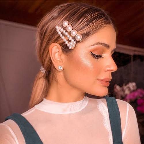 Penteados com Presilhas para Cabelos Cacheados: Do Day After à Festa