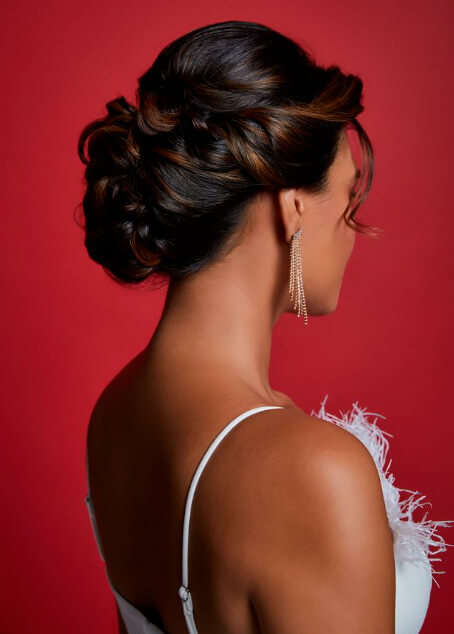 5 Ideias de Penteados para Festas que Vão Arrasar em 2025
Como Escolher o Penteado Perfeito para o Seu Tipo de Cabelo
Tendências de Penteados: Do Clássico ao Moderno para Eventos Especiais
Guia Completo de Penteados para Cabelos Curtos em Festas
Tranças e Coques: Os Penteados Queridinhos das Festas de Fim de Ano