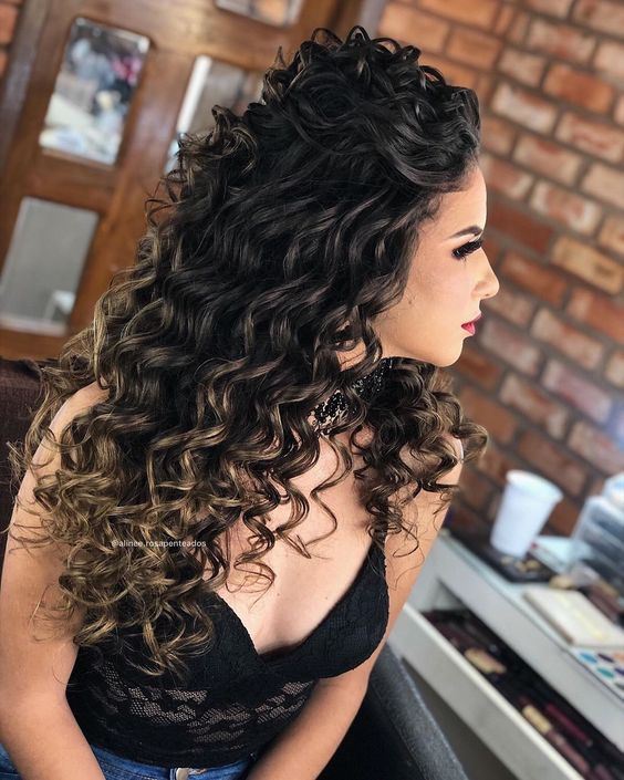 Penteados Para Cabelos Cacheados Para Casamento