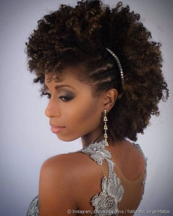 Guia Completo de Coques para Noivas Cacheadas