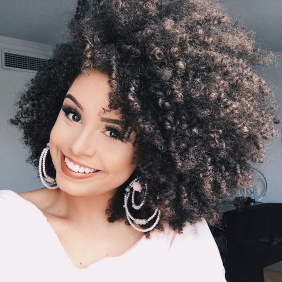 Dicas de Finalização para Cabelos Crespos: Volume