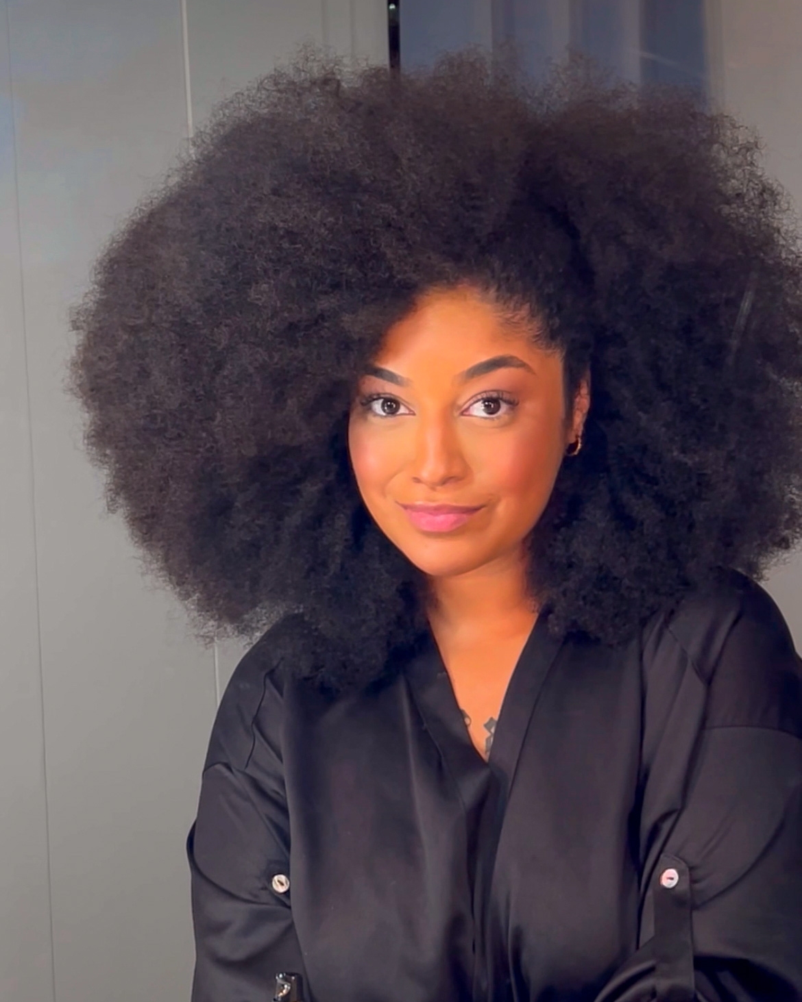 Top 5 Acessórios Indispensáveis para Cabelos Crespos em 2025