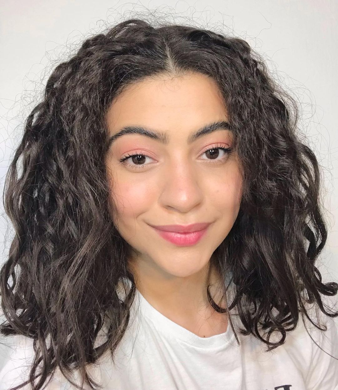 Rotina de cuidados essenciais para cabelos em transição: do pré-poo à finalização