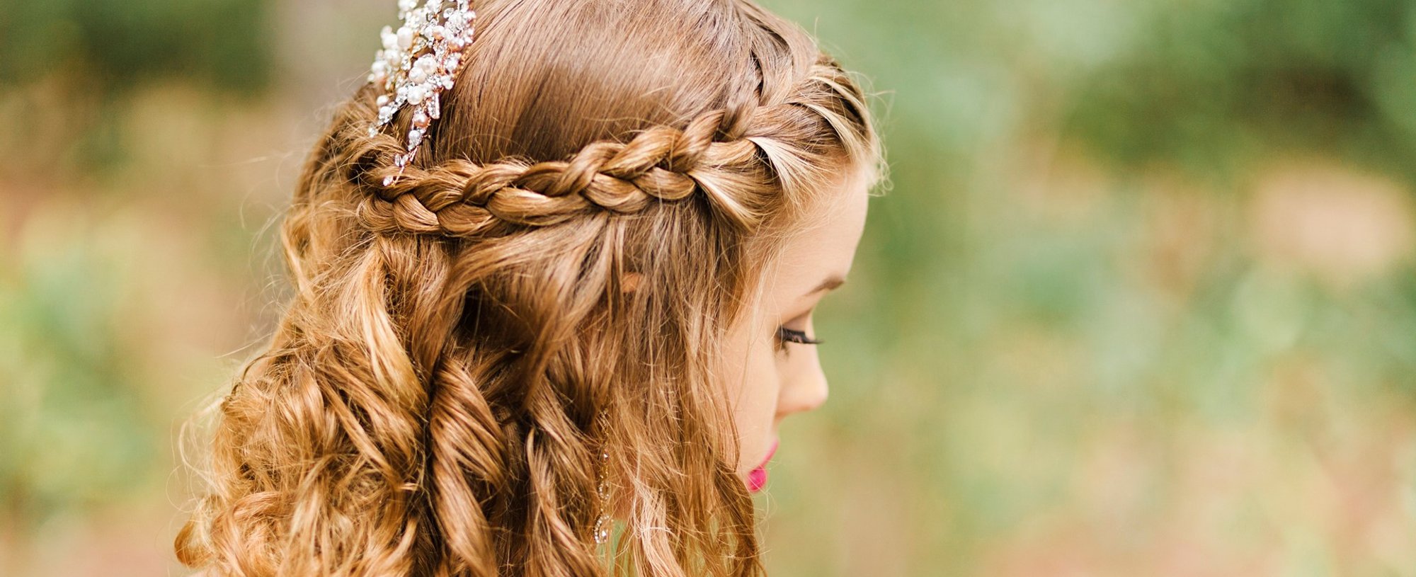 5 ideias de títulos para posts sobre penteados para a mãe do noivo:
1. Penteados Incríveis para a Mãe do Noivo: Cabelos Médios Elegantes
2. O Guia Definitivo de Penteados para a Mãe do Noivo
3. Tendências de Penteados para Casamentos: Foco na Mãe do Noivo
4. Penteados Clássicos e Modernos para a Mãe do Noivo com Cabelos Médios
5. Dicas de Ouro: Como Escolher o Penteado Perfeito para a Mãe do Noivo