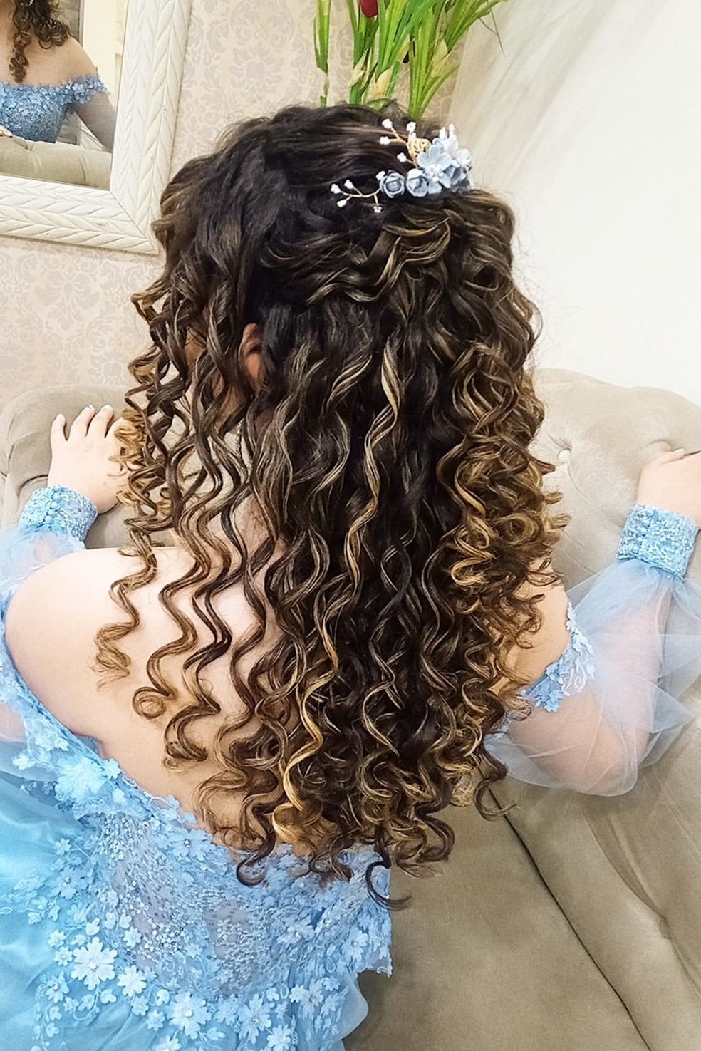 penteados para debutantes cabelo cacheado