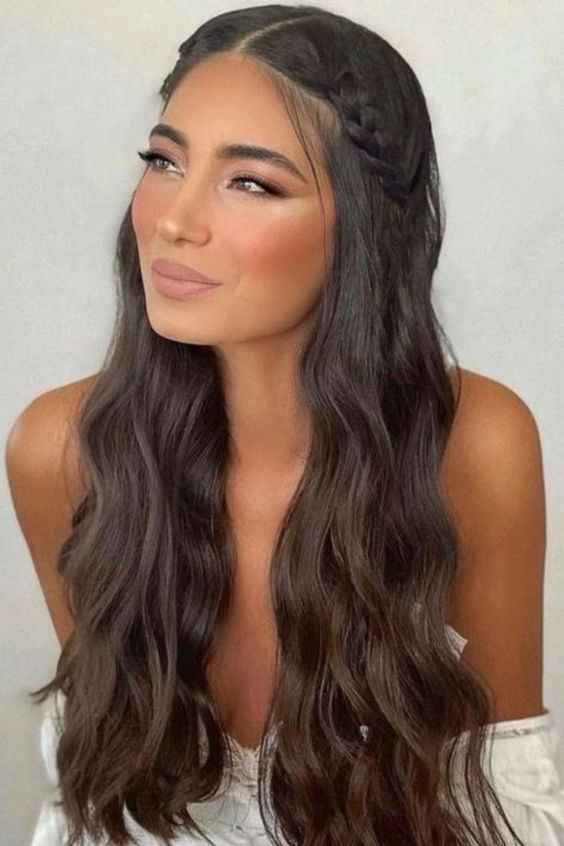 Decote do Vestido e Penteado: A Combinação Perfeita para Formandas