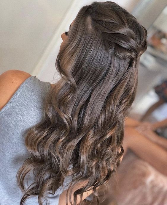 5 Dicas Essenciais para Cuidar do Cabelo Longo Antes da Formatura