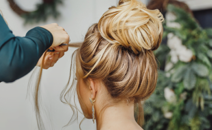 Decote do Vestido e Penteado: A Combinação Perfeita para Formandas