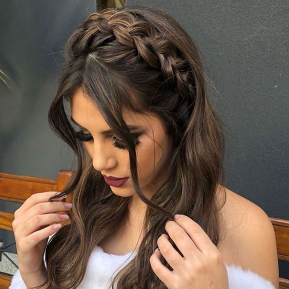 Como Escolher o Penteado Ideal para Formatura de Acordo com o Decote do Vestido
