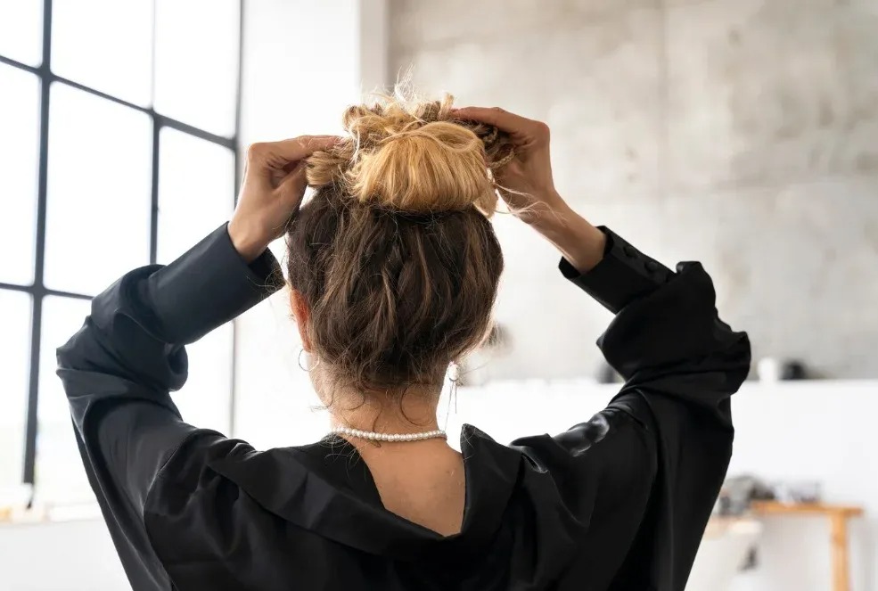penteado para cabelo curto com volume no topo