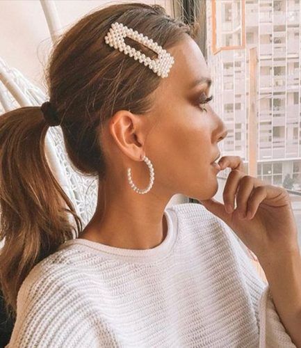 Penteados com Presilhas: 5 Ideias para Arrasar em 2025