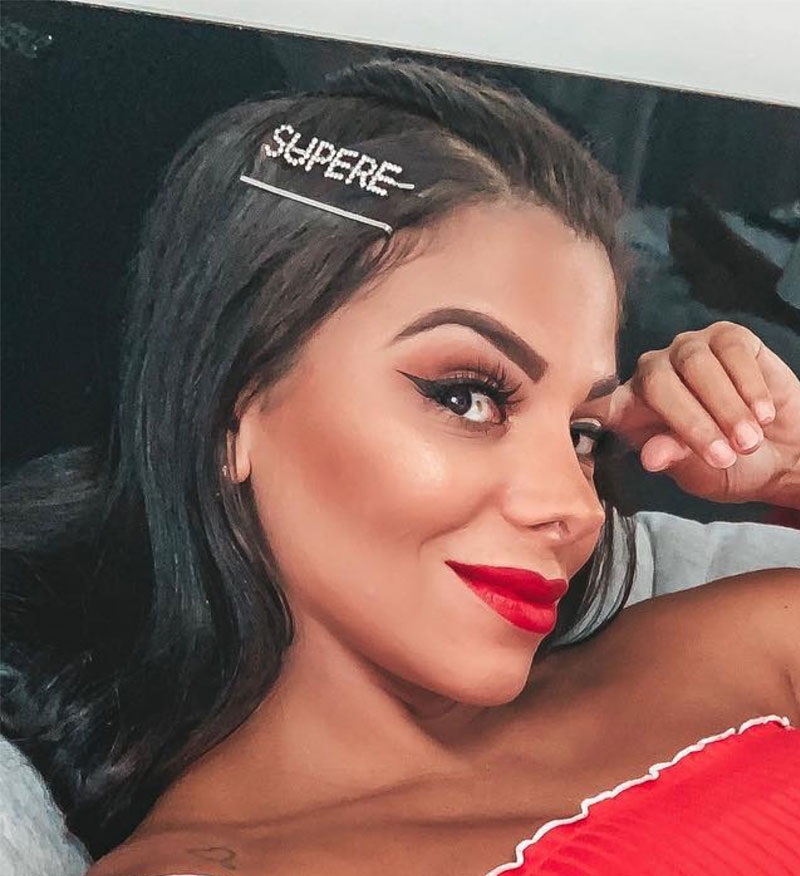 Laços de Cabelo: Como Adotar a Tendência Romântica com Estilo