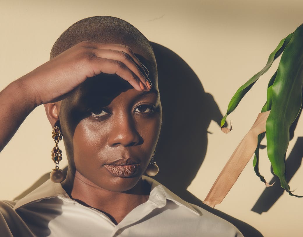 raspar o cabelo feminino