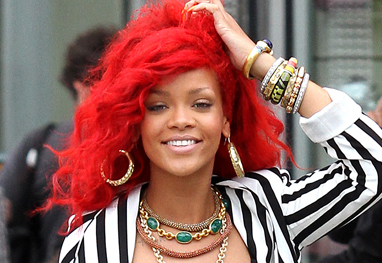 rihanna cabelo vermelho