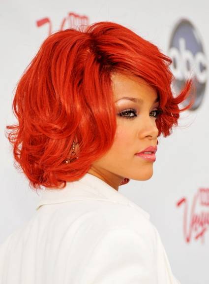 rihanna cabelo vermelho