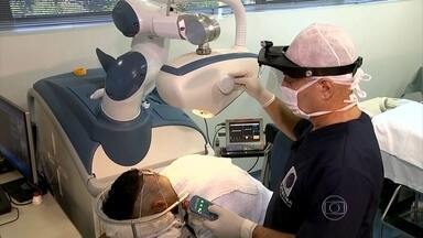 Comparativo: Transplante capilar robótico vs. manual